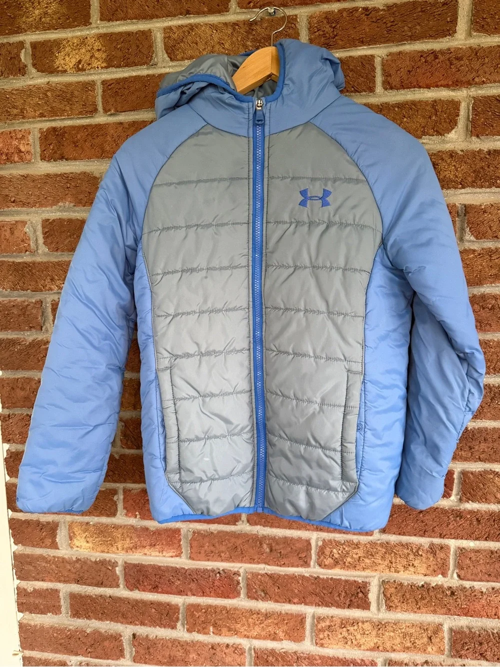 Under Armour Kids' Hooded Puffer Jacket - Light Blue & Gray. Size Medium.